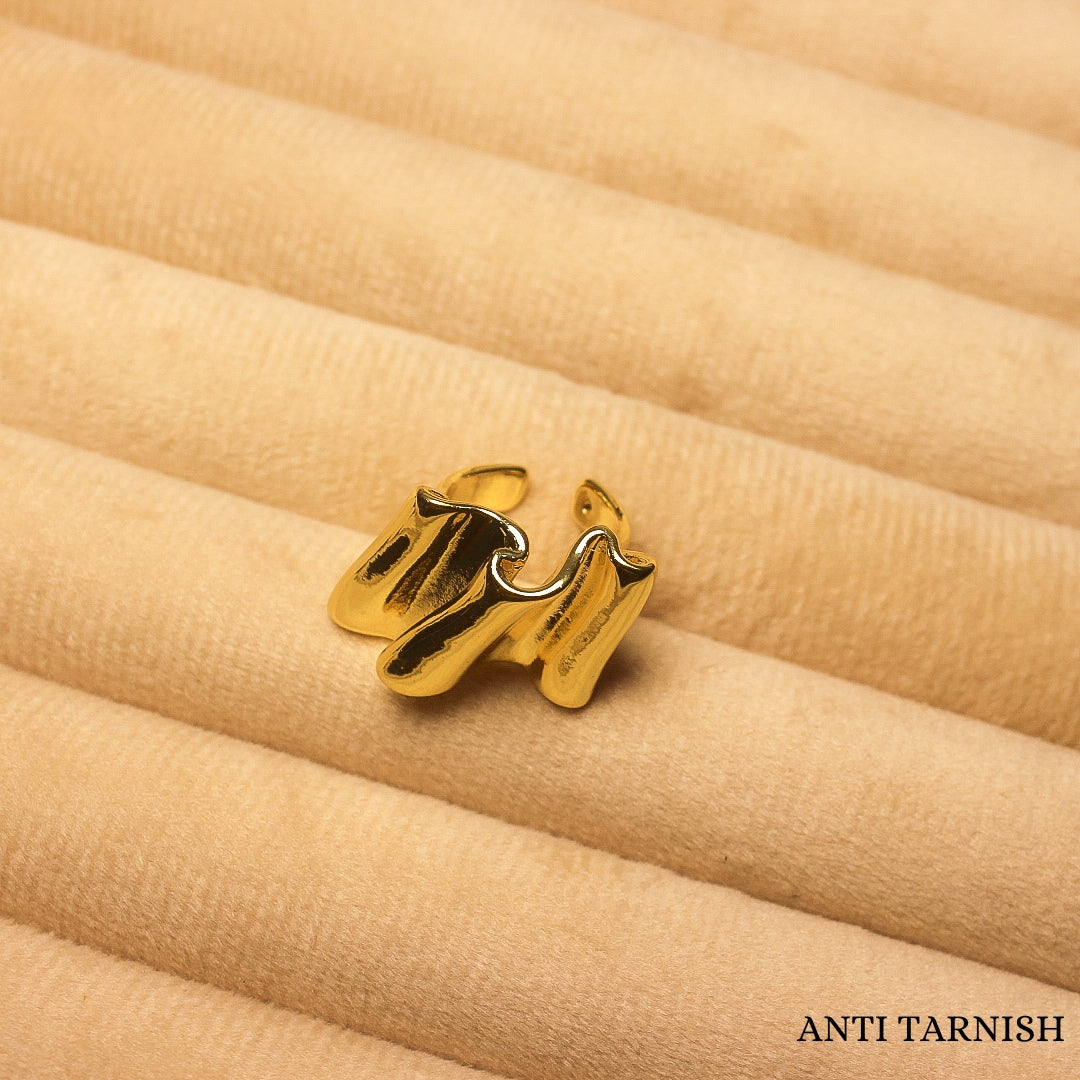 WAVY RING