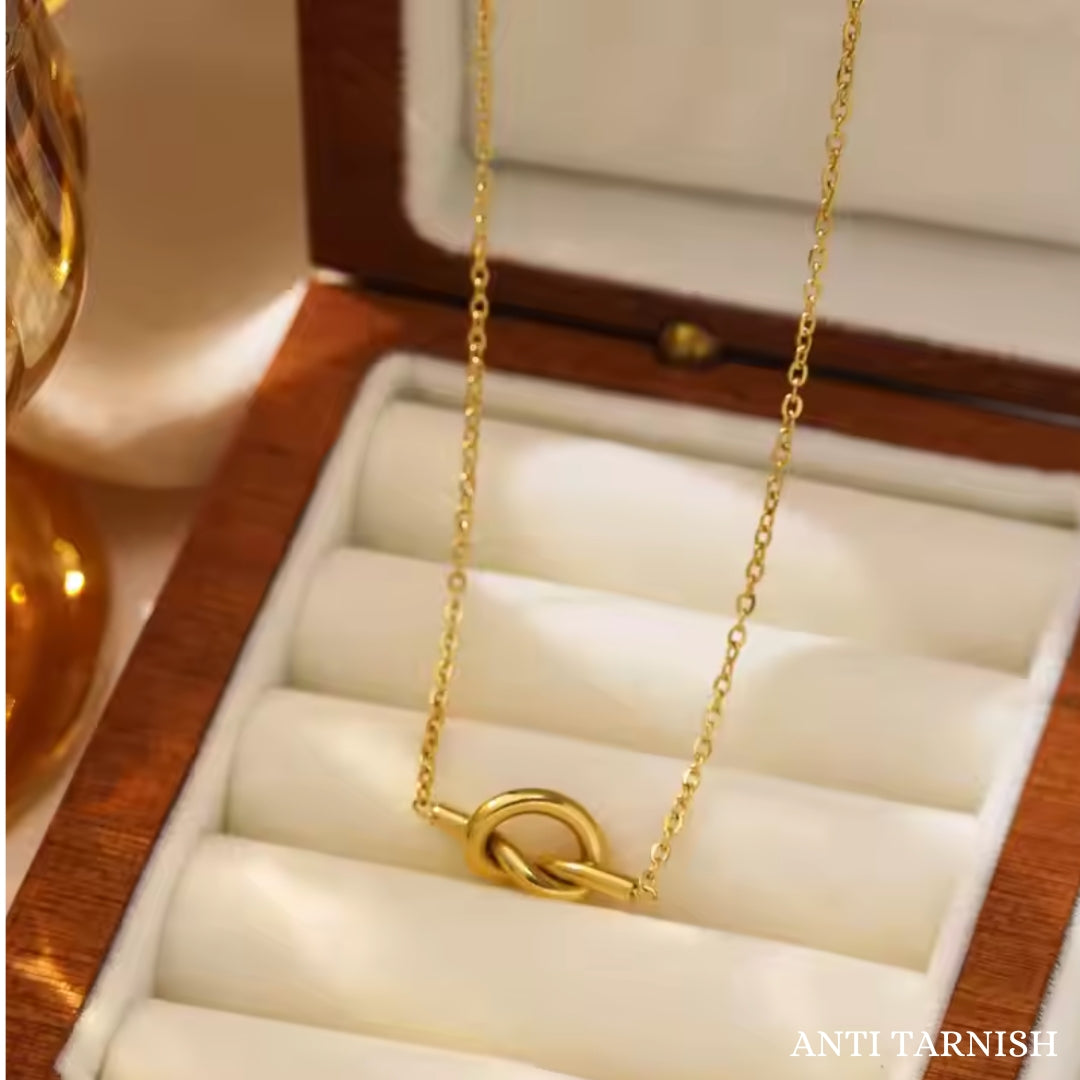 Golden Knot