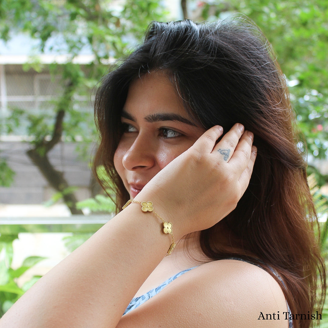 Golden clover bracelet