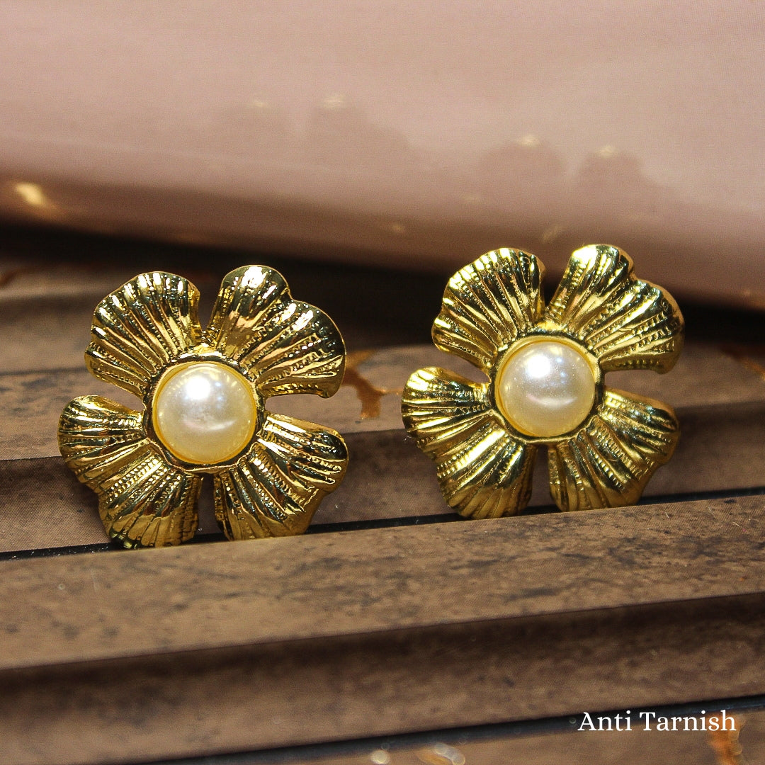 Golden flower with pearl earrings